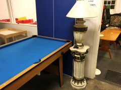 Piedestal + bordslampa